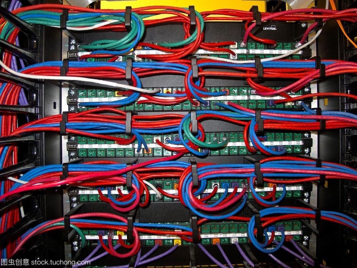网络设备与贴片面板的连接 信息技术网络电缆的关键作用